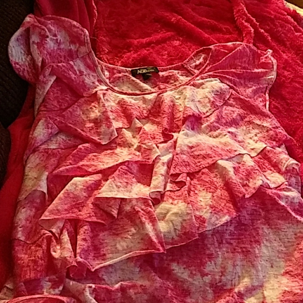 CUTE..CUTE PINK AND WHITE " RUFFLE " TOP. SIZE L/P